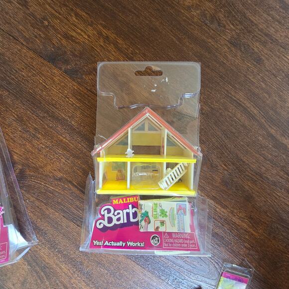 World's Smallest Toys Barbie Bundle Dream House Malibu & Cowgirl Barbie Case - Picture 4 of 9